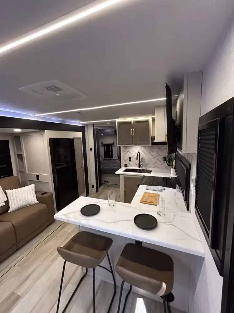 2026 Forest River Hemisphere Travel Trailers 265BSRB - Image 2